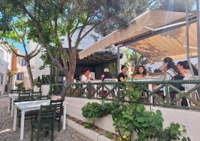 Bozcaada Otellerinde Huzurlu Bir Kaçamak İçin En İyi Seçenekler Nelerdir?