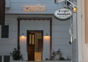 Ergin Pansiyon: Bozcaada Otelleri Arasında Sakin ve Samimi Bir Konaklama Noktası